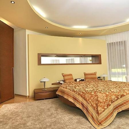 Villa Vitoria Giroc Bilik gambar