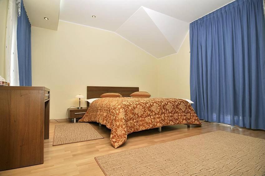 Villa Vitoria Giroc Bilik gambar