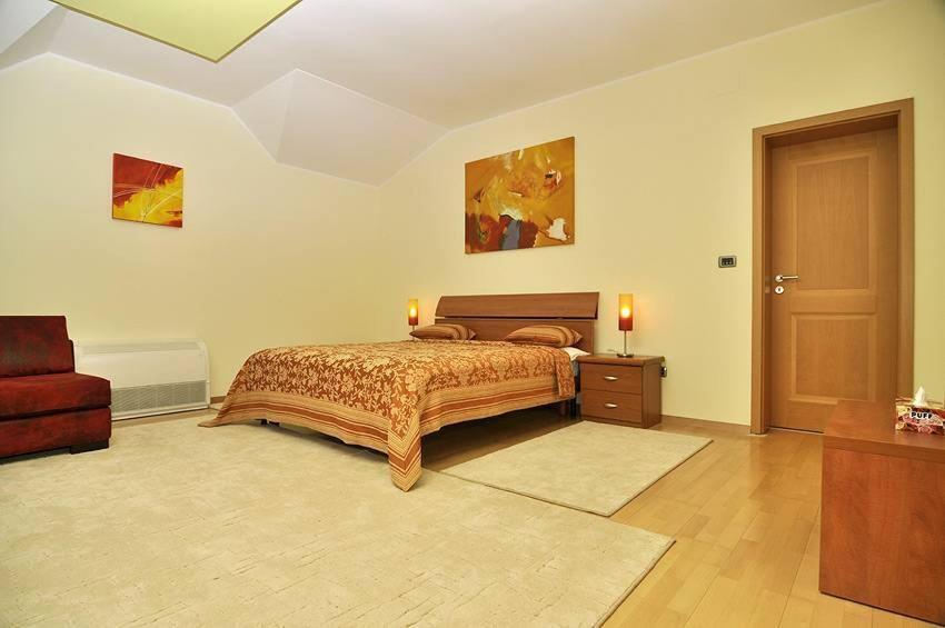 Villa Vitoria Giroc Bilik gambar